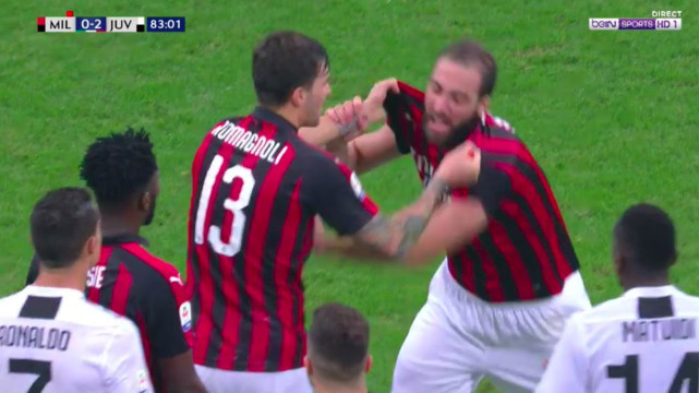 AC米兰客场艰难逼平强敌,莱奥突破造乌龙成转折点